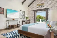 Callaloo Cottage- Beachfront Paradise!