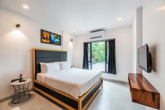 Le Papillon by Bay Hotels