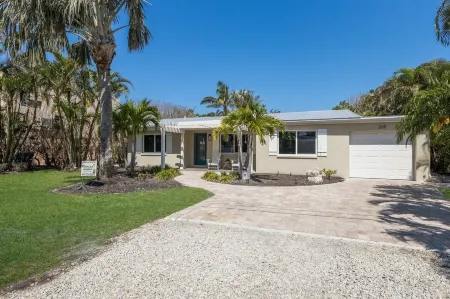 The Salted Coconut 3 Bedroom Home by Redawning