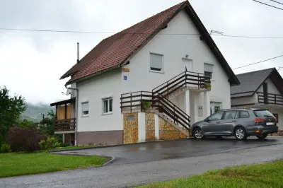 Apartments and Rooms Krizmanic Hôtels à : Dreznik Grad