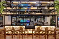 Hilton Garden Inn Anaheim Resort - bar