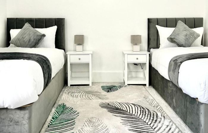 3 Bed-Sleeps 6-Great for Groups Families