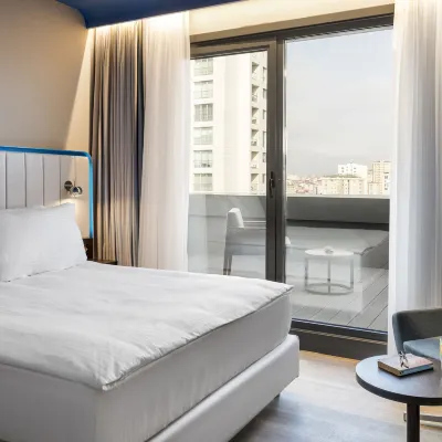 Park Inn by Radisson Istanbul Atasehir Отели рядом с достопримечательностью «Умрание»