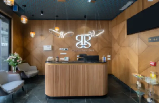 โรงแรมเพอลล่า เดล ซูร์ โรงแรมในทอร์เรโมลินอส