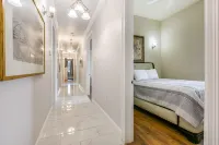 Spacious 5Bd Penthouse in Nola