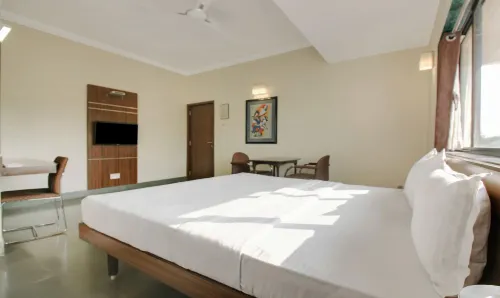 Hotel Hospice Hotels in Сурат
