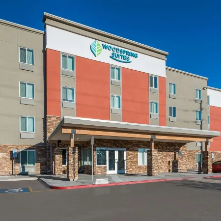 WoodSpring Suites Phoenix-Deer Valley Отели рядом с достопримечательностью «Дир-Вэлли»