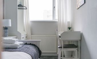 Howick House-Sleeps 5-Pet Friendly-Parking-Garden