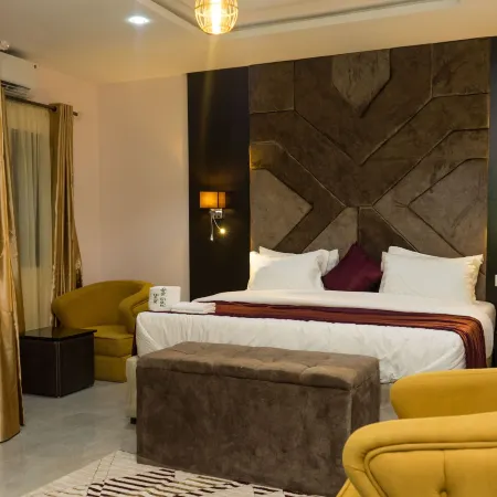 Iris Gold Suite