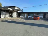 Departure Bay Motel - parkir