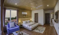 ANANTUM GATEWAY RESORTS Hotels near Singhal litchi and mango orchard
