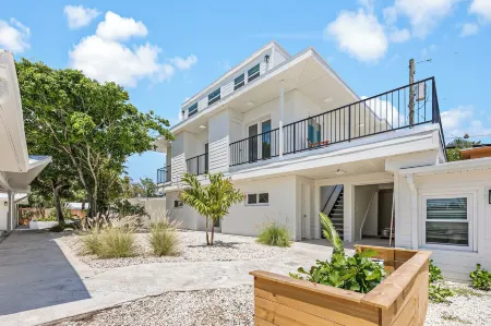 The Drift Отели рядом с достопримечательностью «Публичная библиотека Коко-Бич»