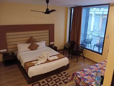 Royal Villa Beach Resort Отели рядом с достопримечательностью «Радханагар Бич»