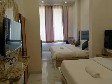 Hotel LR Delite Inn Отели рядом с достопримечательностью «Шри Дварикадхиш Темпл, Матхура»