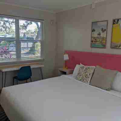 Queen's Court Inn Rooms