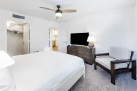 Tucker at New River Cove Fort Lauderdale Hotels near Edible Arrangements