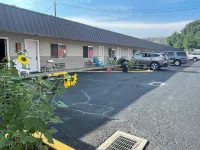 Budget 8 Motel - parking