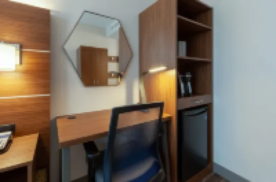 Holiday Inn Express NYC Brooklyn - Sunset Park