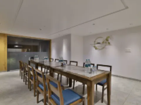 7 Orbit Hotel, Surat Hotéis em Surat