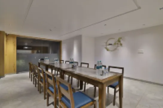 7 Orbit Hotel, Surat