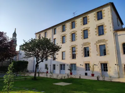 Premiere Pierre Hotels in Bommes