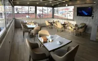 X-NELLYİ Hotel - bar