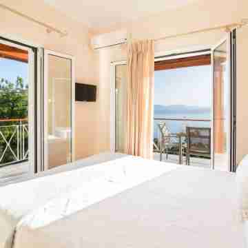 Brentanos Apartments - A - View of Paradise Rooms