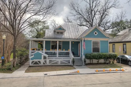 Inn on the Riverwalk Отели рядом с достопримечательностью «Сан-Антонио Ботаникал Гарден»