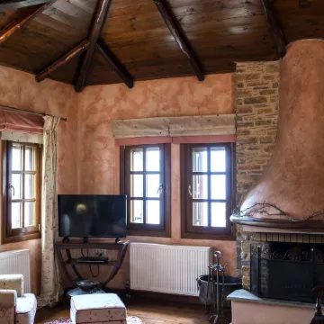 To Stefani Tis Makrinas