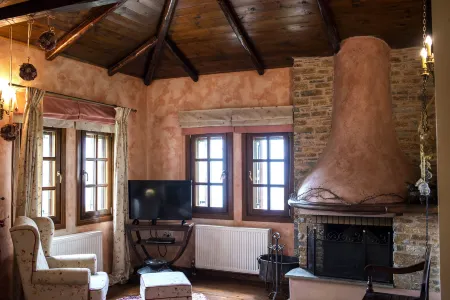 To Stefani Tis Makrinas