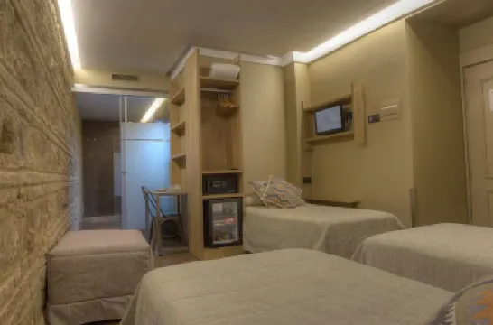 洛斯帕蒂奧斯住宿 鄰近百花巷的酒店