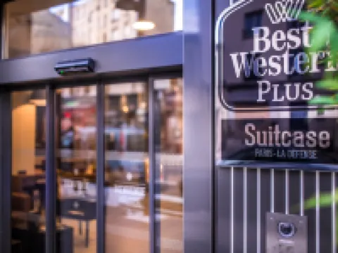 ベストウェスタン プラス スーツケース パリ ラデファンス アニエール・シュル・セーヌのホテル