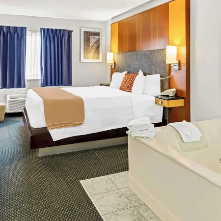 Americas Best Value Inn Tahquamenon Country