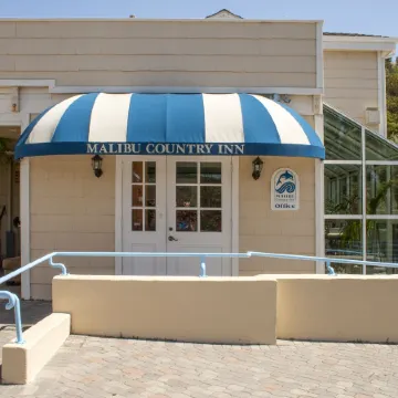 Malibu Country Inn