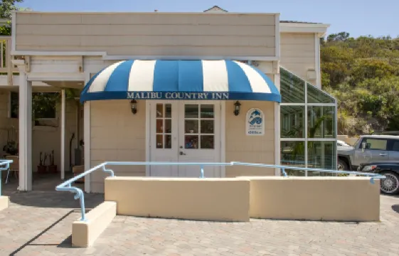 Malibu Country Inn Hotels near Adamson House Museum
