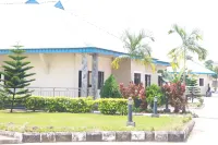L & L Executive Hotels and Suites - Kolam Renang