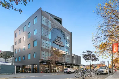Christchurch City Hotel Hotel di Addington