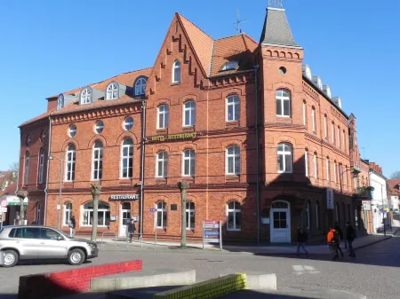 Zur Eldenburg Отели в г. Людвигслуст-Пархим