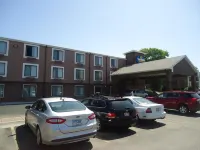 Town House Extended Stay Hotel Downtown - parking