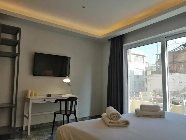 24K Athena Suites