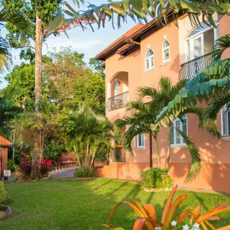 2 Bed Apt with Balcony at Runaway Bay