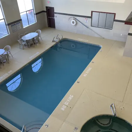 Brentwood Inn & Suites