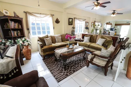 Airport Inn Отели в г. Tunapuna