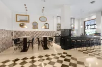 THB Felip - Adults Only - bar