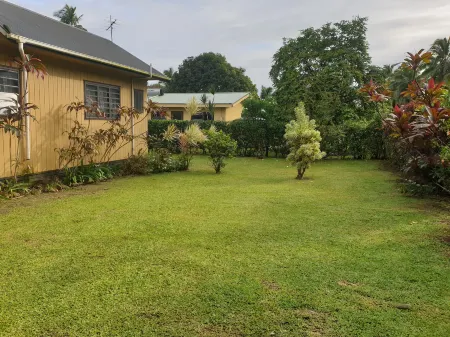 Eve and Sandys Holiday Home Отели в г. Аваруа