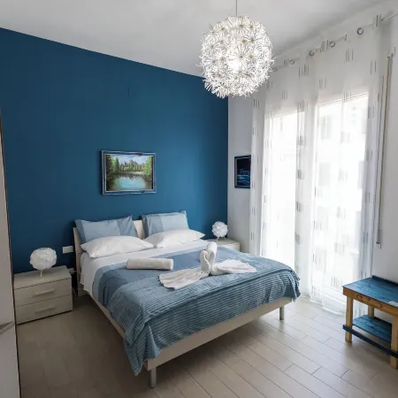 PalerMonAmour Art Gallery Suite
