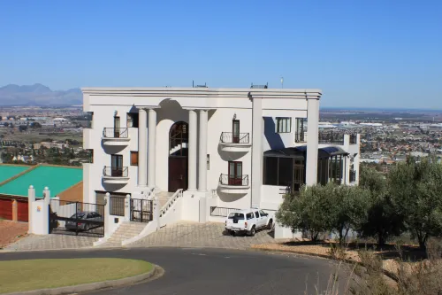 Keret Accommodation Hotels in Plattekloof 3