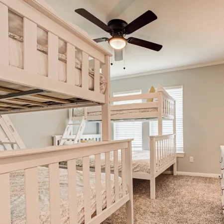 Casablanca Waco 5 Mins from Baylor and Magnolia with Hot Tub,Firepit, Pet Friendly