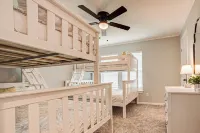 Casablanca Waco 5 Mins from Baylor and Magnolia with Hot Tub,Firepit, Pet Friendly