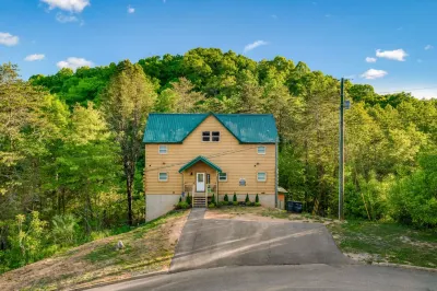 Countryside Comfort by Ghosal Luxury Lodging Hotels near Olden Days Antiques & Collectibles